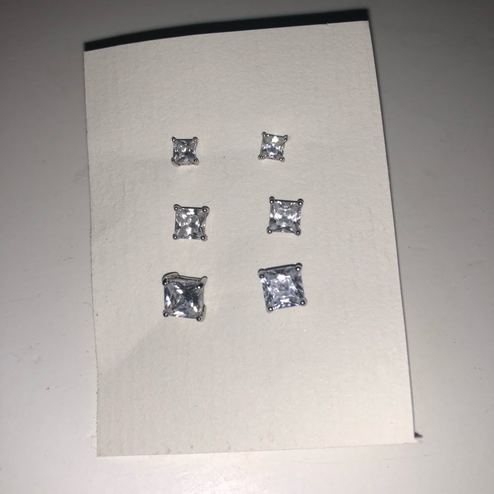 LIKE NEW EARRINGS